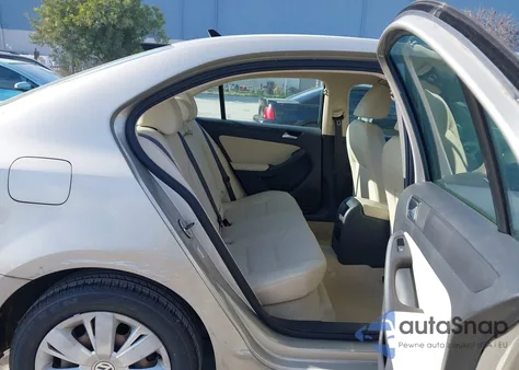 2014 Volkswagen Jetta 1.8T Se z USA, uszkodzony, nr VIN 3VWD17AJ5EM221707